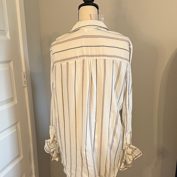 Elegant Striped Button-Down Shirt - Cream and Blue - Picture 4 of 4